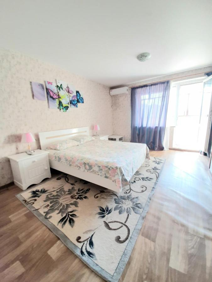1 Комнатная На Позняках Apartment Kiev Exterior foto